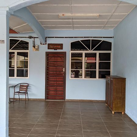 Kampong Kelemak Aryani Homestay מראה חיצוני תמונה